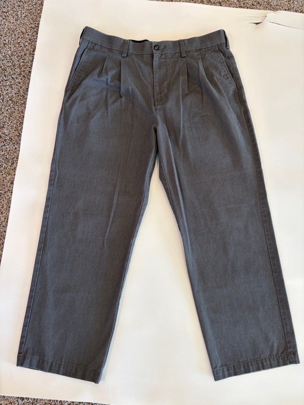 36x29 croft & barrow Men's Gray Pleated Chino Pants slight flaw